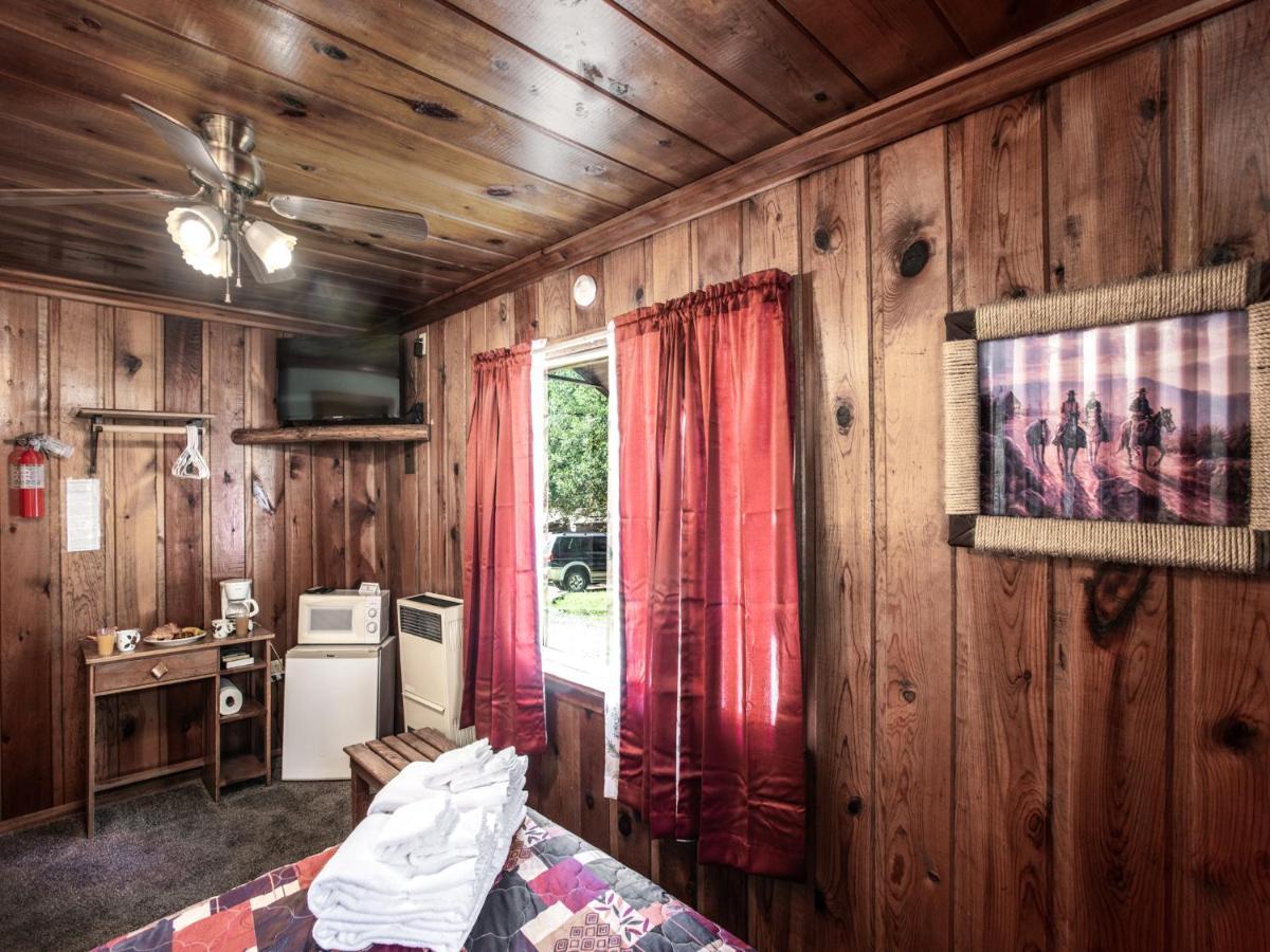 Apache Village Cabinette 11, Queen Bed, Midtown, Sleeps 2 รุยโดโซ ภายนอก รูปภาพ